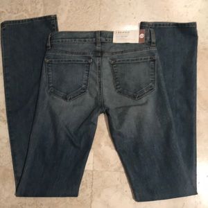 J BRAND MID RISE.      NWT